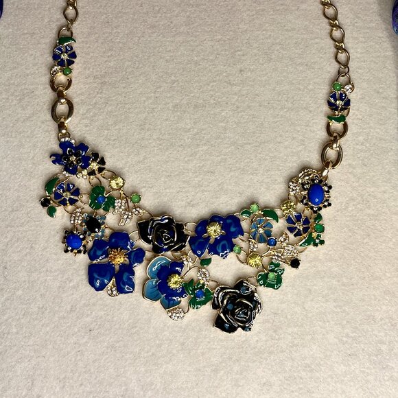 White House/Black Market Statement Necklace * Floral * Blue / Green * Gorgeous - Picture 2 of 4